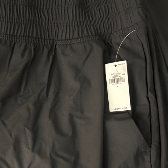 Old Navy High-Waisted SleekTech Barrel Ankle Pants - Picture 2 of 2